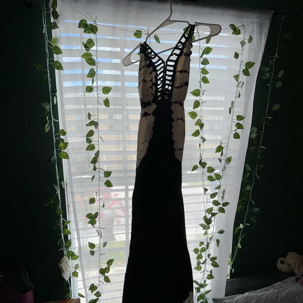 Dress - Picture 3 of 4